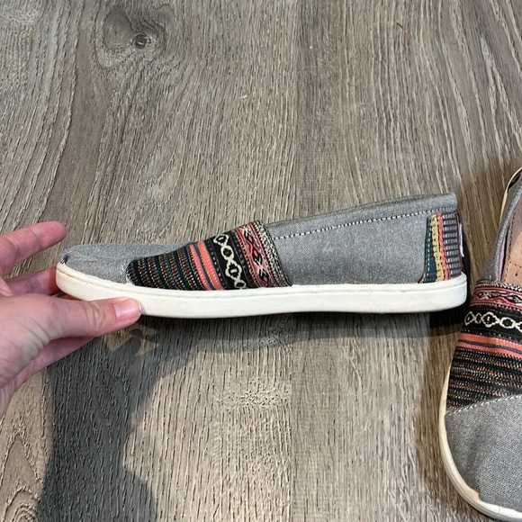 Toms Youth Classic Gray Chambray Pink Serape Shoes - Picture 2 of 6